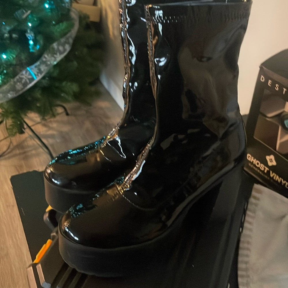 Shiny black heel boots forever 21